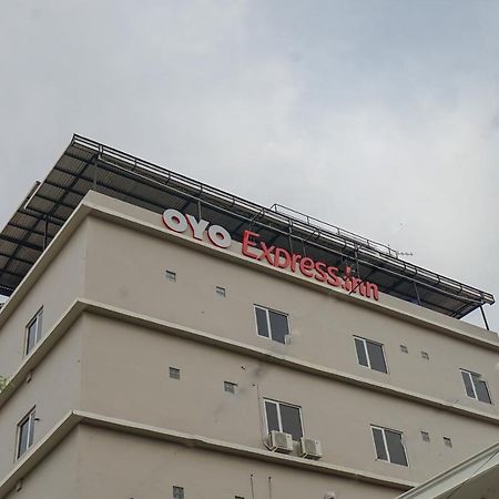 Oyo 616 Express Inn Palembang Dış mekan fotoğraf
