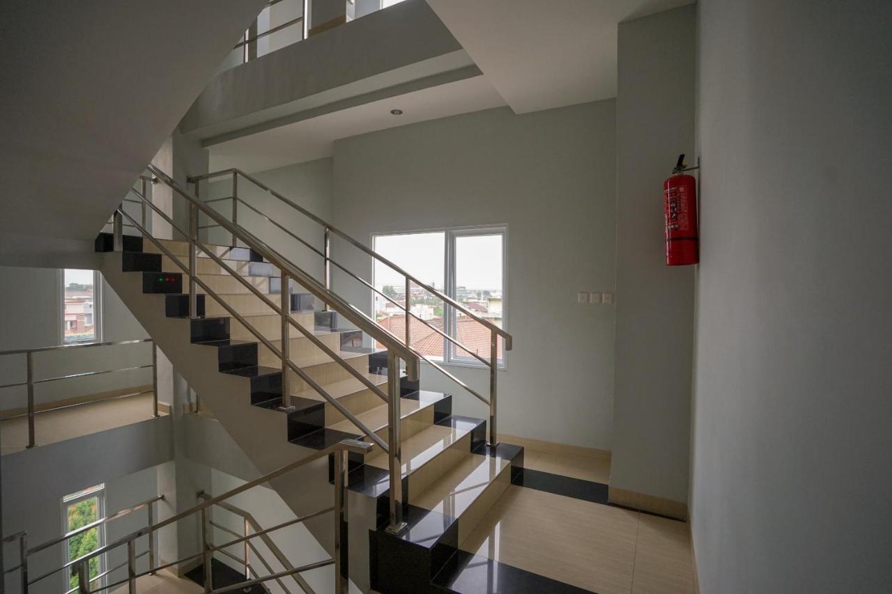 Oyo 616 Express Inn Palembang Dış mekan fotoğraf